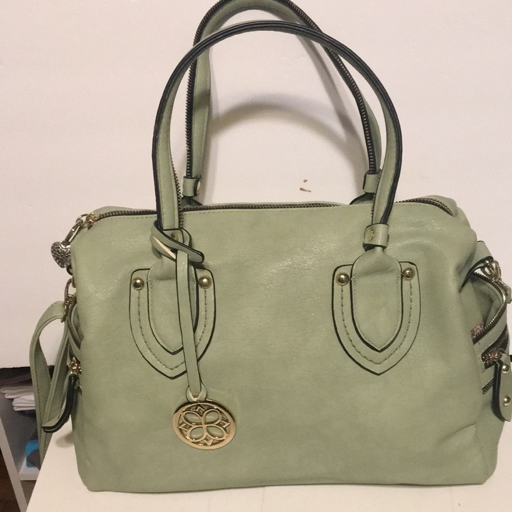 Purse with lots of zippers like new